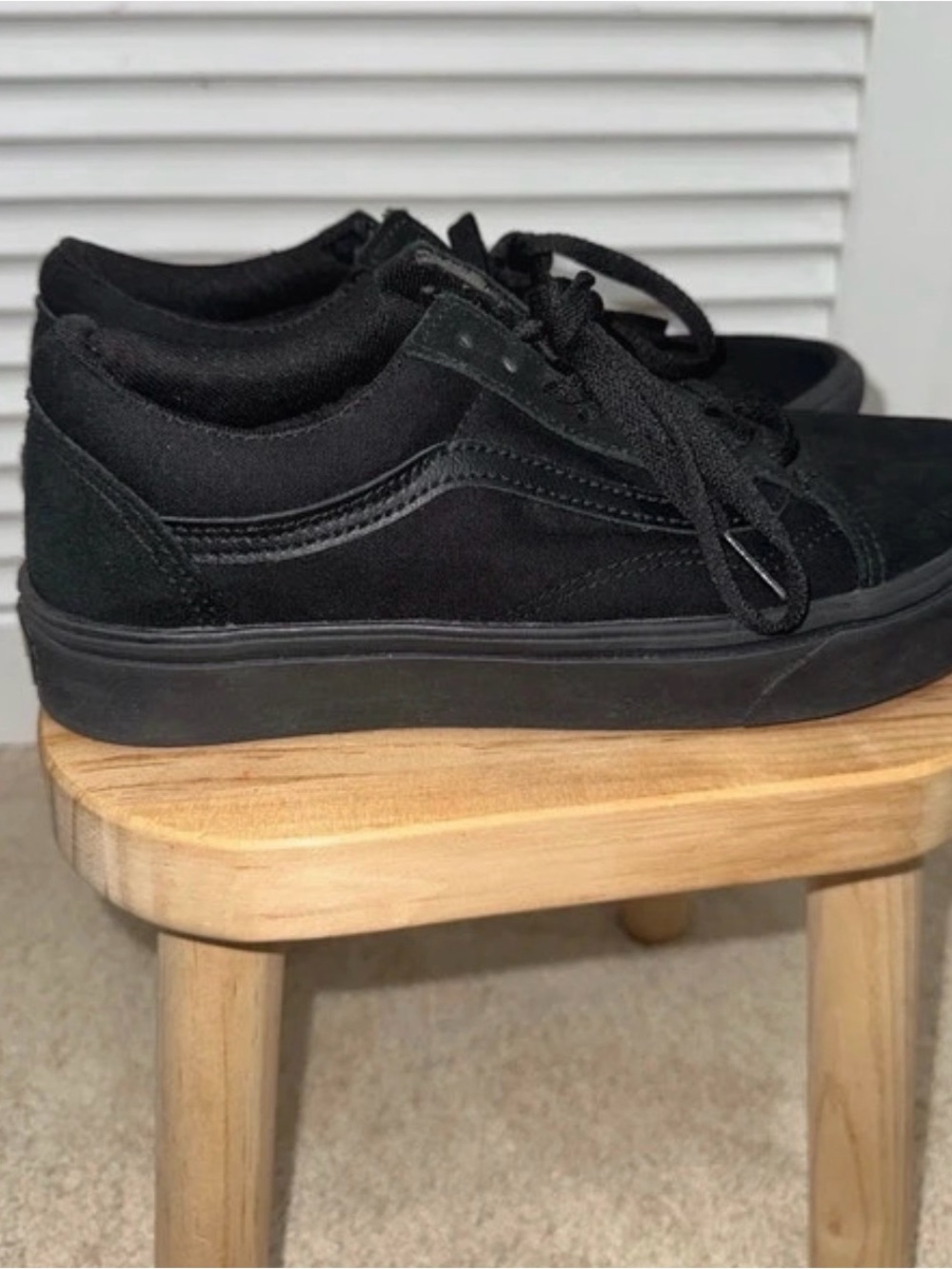 Black Low-Top Vans Casual Lace-Up Sneakers